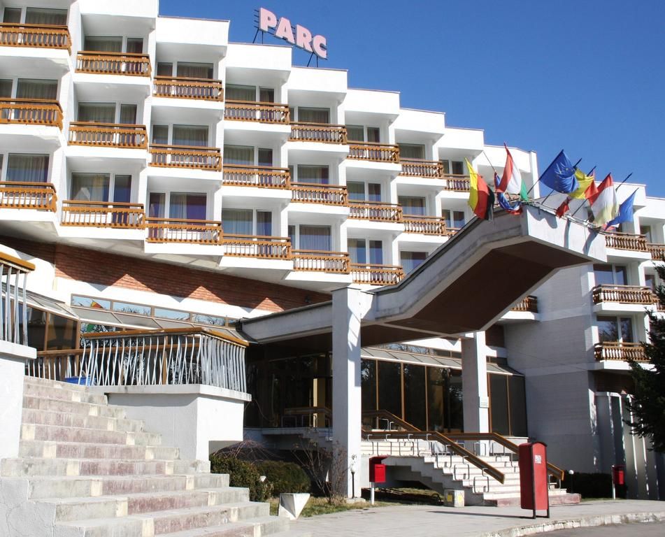 entrepreneur Job offer I am sick Hotel Parc Buzias